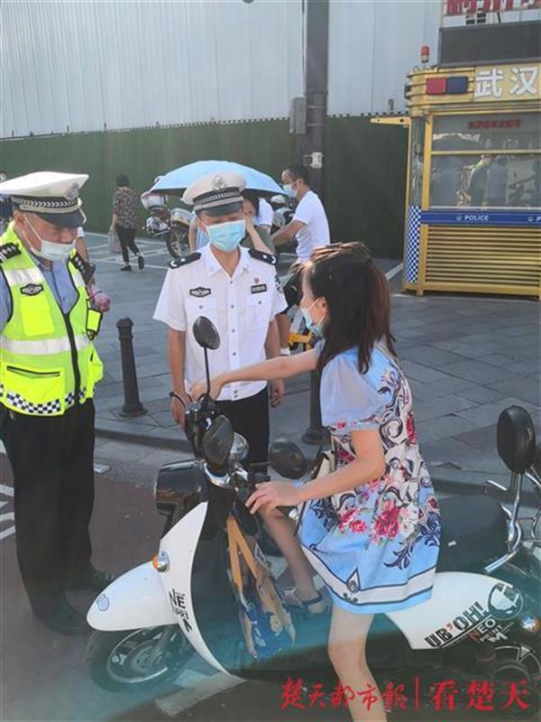 |武汉早晚高峰车流量同比增10%！交警加班增援保畅通