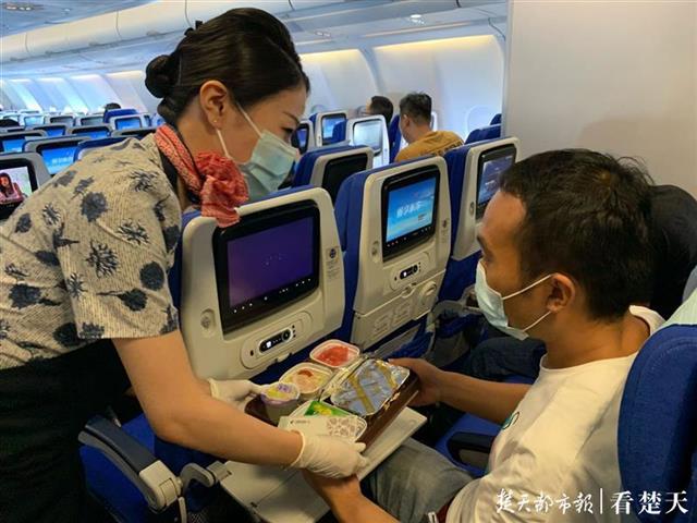 |飞机上“热餐”回来了！多家航空公司逐步恢复热餐供应