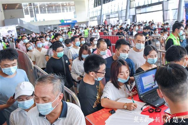 |华中车展第三天，依旧人气爆棚