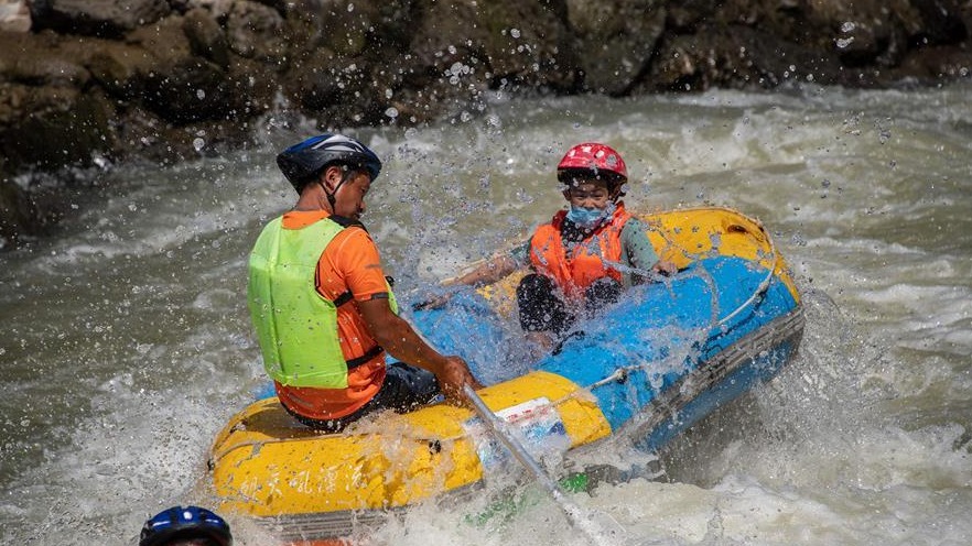湖北兴山：免费漂流引客来