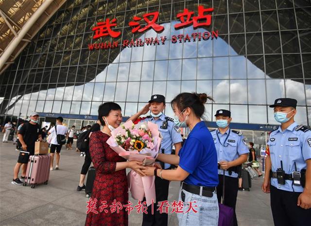 |恩人回来了！百名援鄂医疗队员代表将畅游湖北