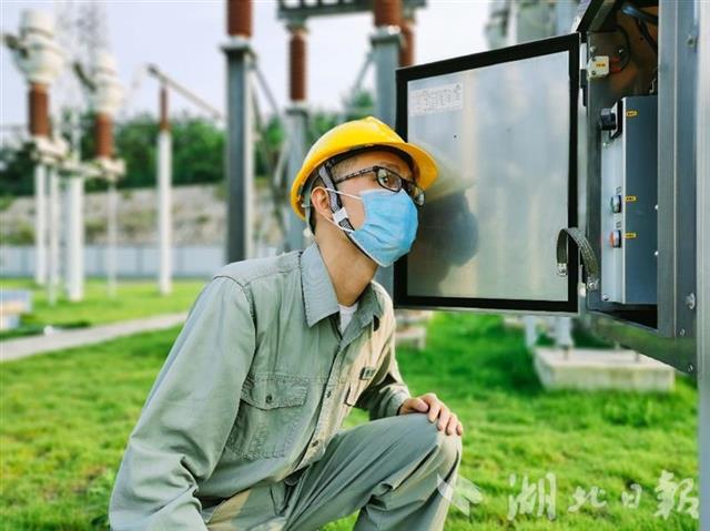 |丈夫守线这头，妻子在线那头：荆林线就像我们的‘鹊桥’