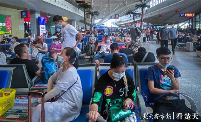 |湖北景区免费游，高铁站“人海”客流又回了