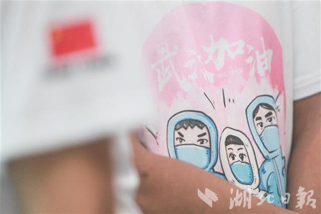 |抗疫群体陆上赛艇接力为武汉加油（组图）