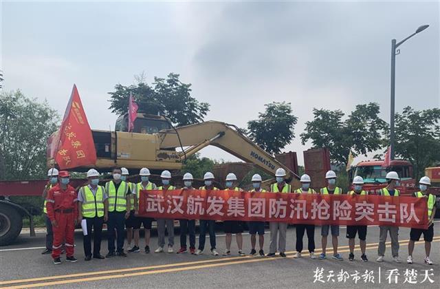 |7小时装了6000多个沙袋，军转干部打造防汛应急抢险铁军！