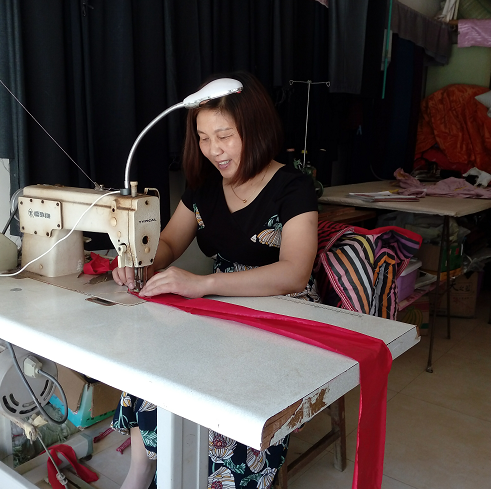 |沙洋县黄其霞：用缝纫机织出幸福路