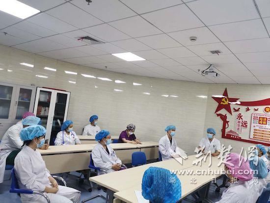 |武汉大学人民医院援疆专家二次战“疫”报恩情