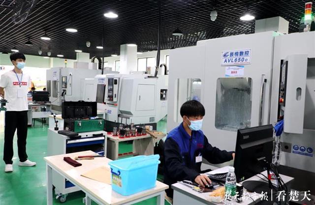 |武汉二轻校今年计划招生630人，?4个专业开设“3+2”班，今后可直升高职