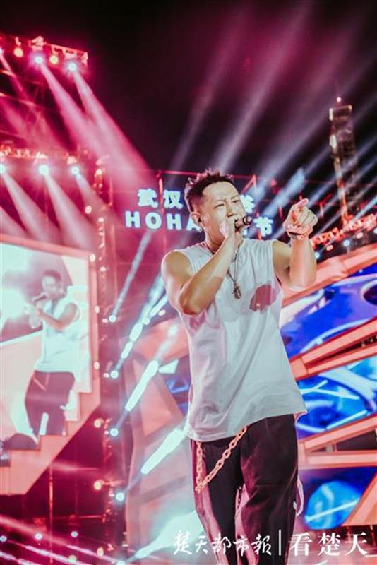 |夜色撩人暑热初褪，武汉年轻人畅享电音节