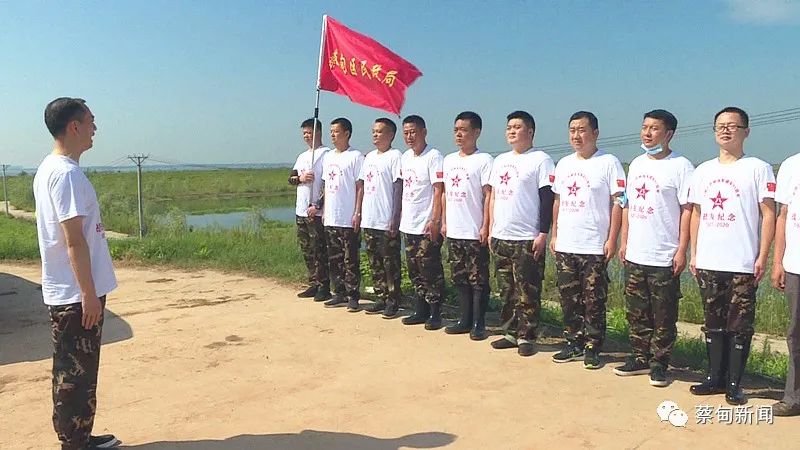 |蔡甸退伍军人防汛大堤上奏响“八一”赞歌