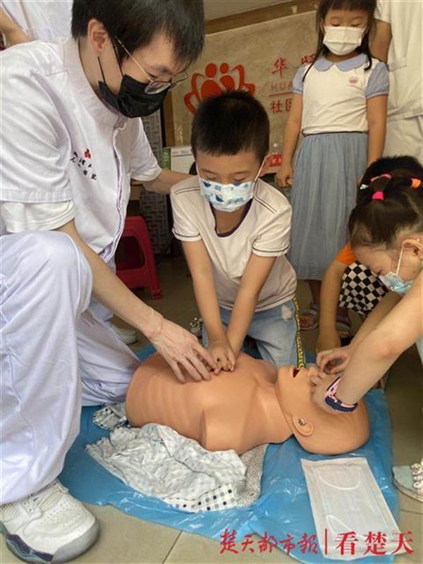 |这场培训很及时！小朋友们变成小医生，争先恐后“上阵救人”
