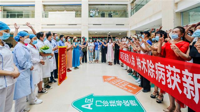 |终于看见救命“天使”的脸