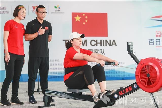 |抗疫群体陆上赛艇接力为武汉加油（组图）