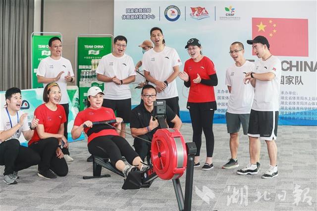 |抗疫群体陆上赛艇接力为武汉加油（组图）