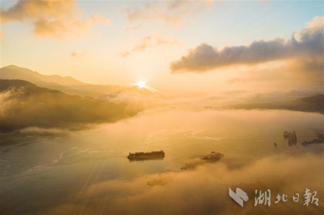 |金色峡江
