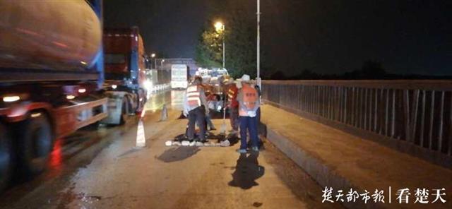 |新河大桥桥面钢筋外露？官方回复：已修复！