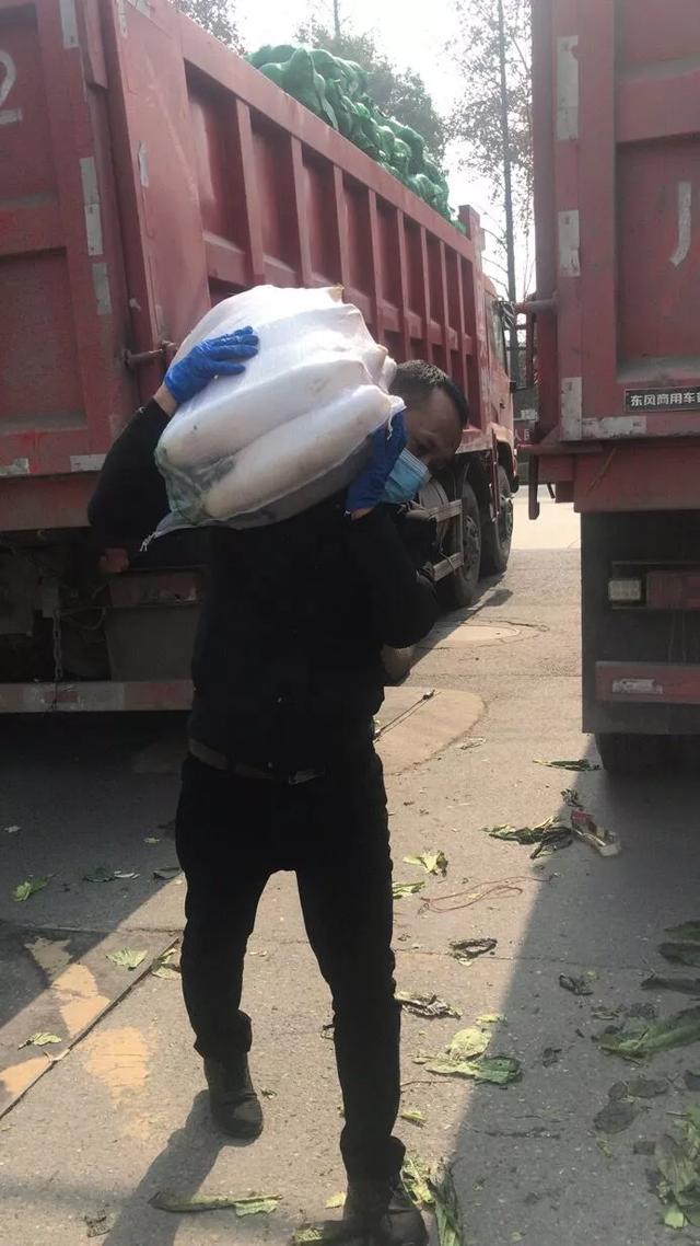 |“川汉一家亲，武汉感恩您！” 时隔半年，武汉志愿者募集物资回赠汶川恩人