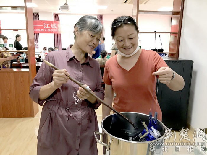 |邂逅扎染！中南民族大学带着居民体验非遗