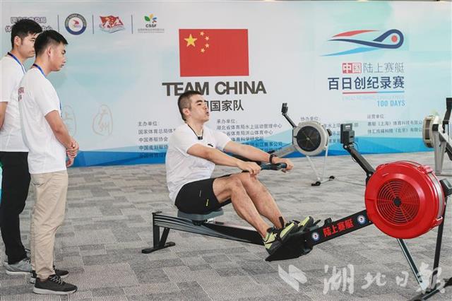 |抗疫群体陆上赛艇接力为武汉加油（组图）