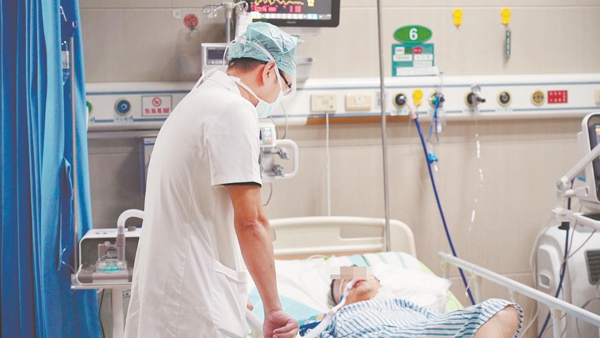 |壮年汉子绿道夜跑中暑昏倒抢救两天 酷夏武汉户外跑步必须悠着点