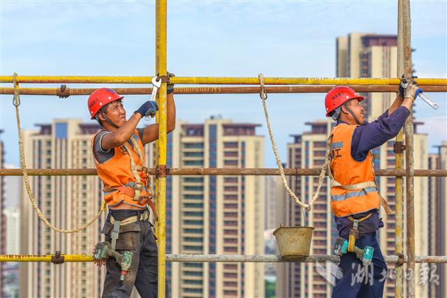 |战高温建设还迁安置房