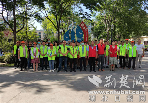 |襄阳市东津新区开展党员“双报到”活动 共建同提升