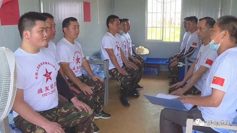 |蔡甸退伍军人防汛大堤上奏响“八一”赞歌