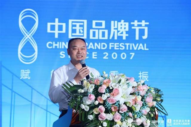 |海外包机为武汉运送抗疫物资，邝远平获评2020中国抗“疫”致敬品牌人物