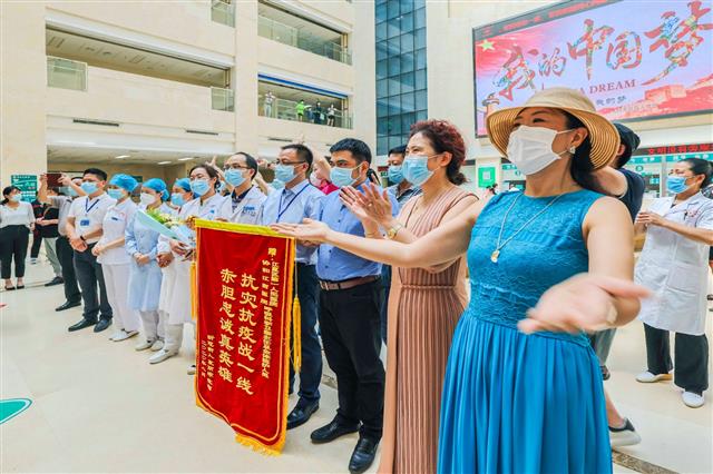 |终于看见救命“天使”的脸