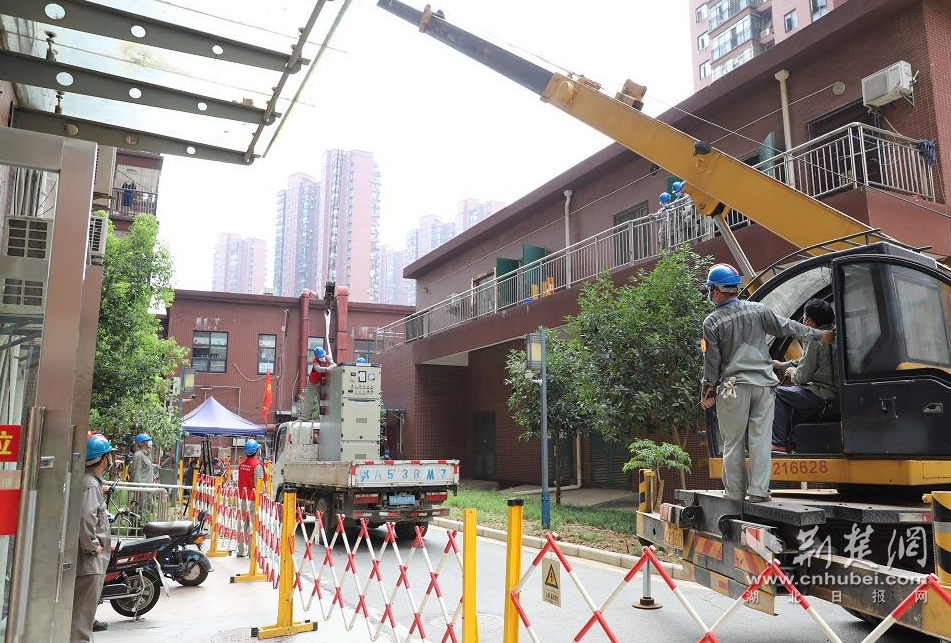 |新柜“上岗”，开学用电有保障