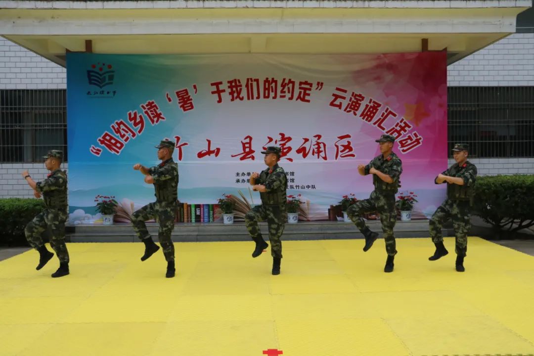 |从云演诵汇里走过来的武警小哥哥们
