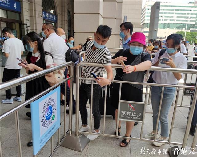 |近期铁路客流猛增 ，武铁动态调整运能满足旅客出行需求