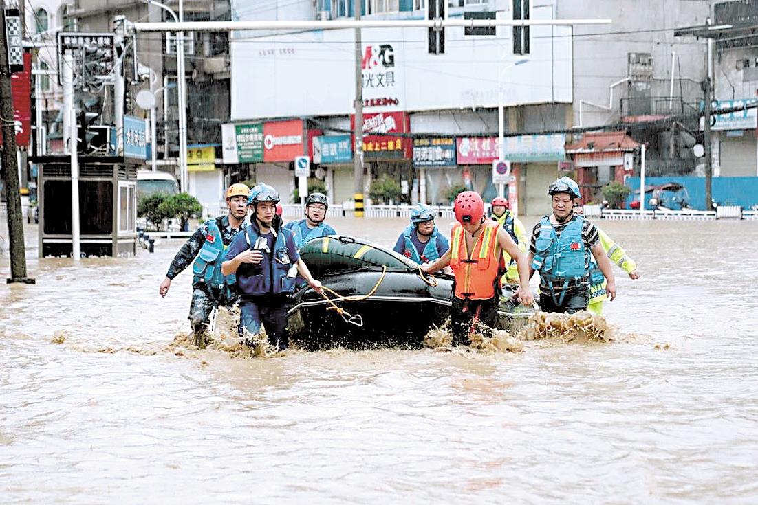 |记奋战在抗洪一线的志愿者：逆险而行守护家园