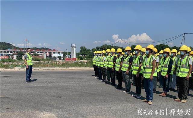 |7小时装了6000多个沙袋，军转干部打造防汛应急抢险铁军！