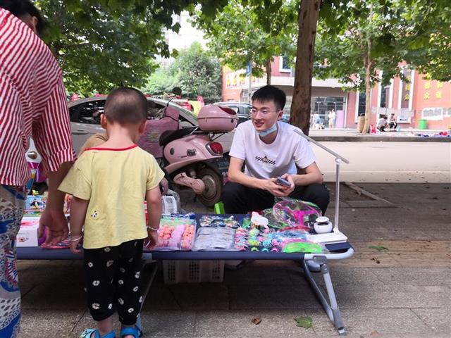 |这个男孩不简单！105天未出门，学习之余照顾年迈的爷爷奶奶，高考获得588分