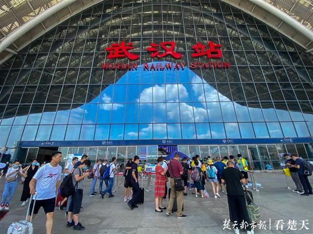 |湖北景区免费游，高铁站“人海”客流又回了