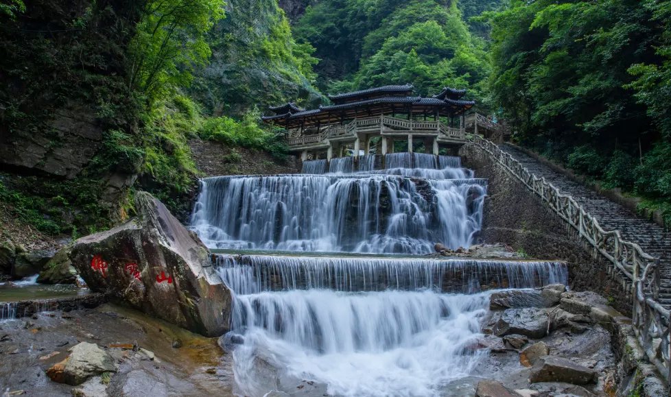|观美景、品美食，与湖北日报主播一同探幽利川佛宝山！