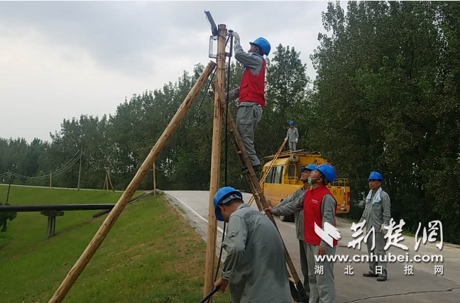 |长江堤边90盏防汛应急照明灯今日“退役”