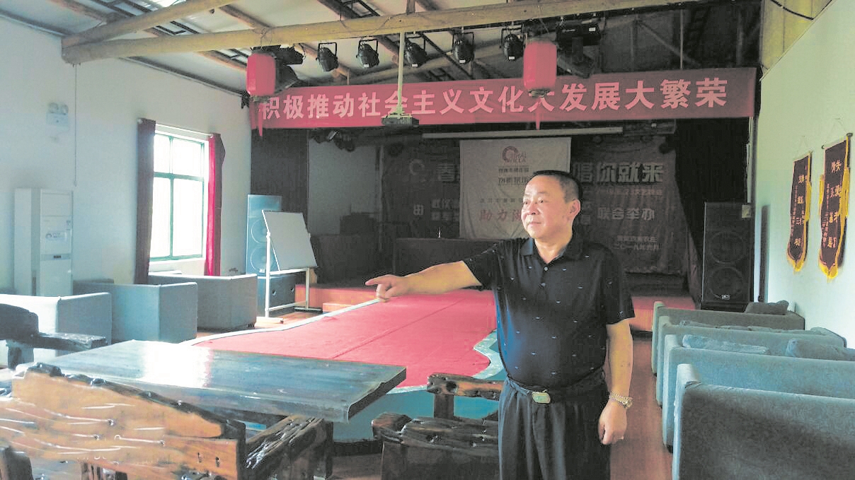 |爱心老板自掏百万腰包回馈乡邻：夏开纳凉点 冬发新棉衣