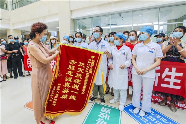 |终于看见救命“天使”的脸