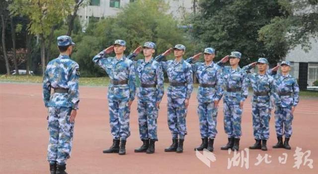 |追风少年励志万里海疆 76名国防生奔赴部队基层一线