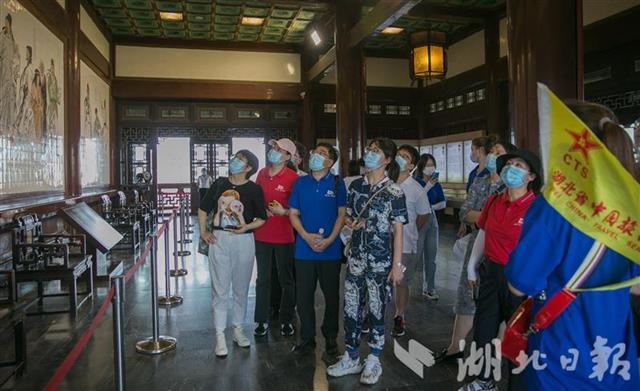 |援鄂医疗队代表游览黄鹤楼