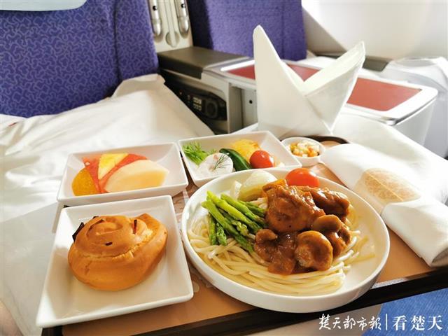 |飞机上“热餐”回来了！多家航空公司逐步恢复热餐供应