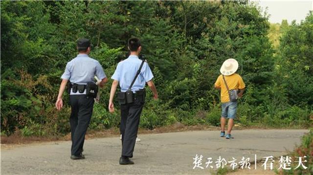 |熟人谈曾春亮第一次闯入康家：想去别墅搞点钱，开着空调睡着了