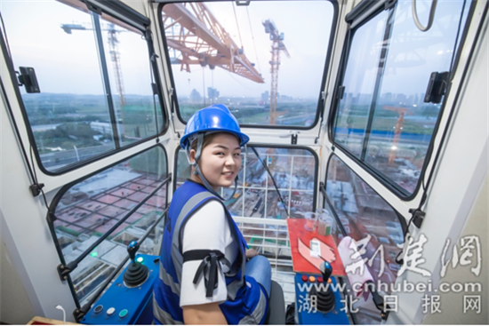 |3.8万人点赞“爱情瞭望塔”90后塔吊夫妻“云端”过七夕