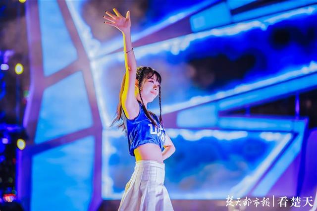 |夜色撩人暑热初褪，武汉年轻人畅享电音节