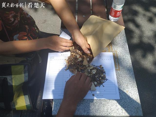 |河南农民慕名来汉求医，被大厅“热心人”引至中医馆开药疑受骗