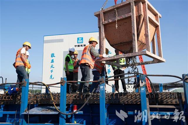 |武阳高速鄂州段首榀箱梁浇筑成功（组图）