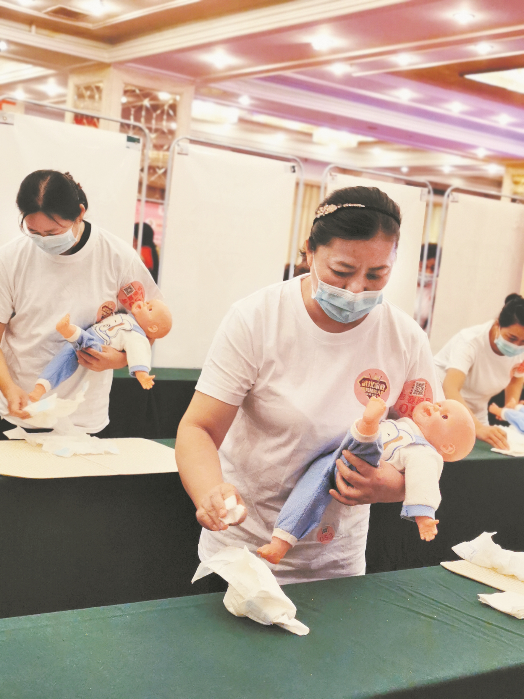 |武汉家政服务从业人员趋向年轻化高学历化 月薪过万 大学生也来抢月嫂饭碗