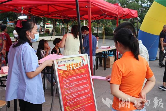 |汉川市举办2020重点企业夜场招聘会